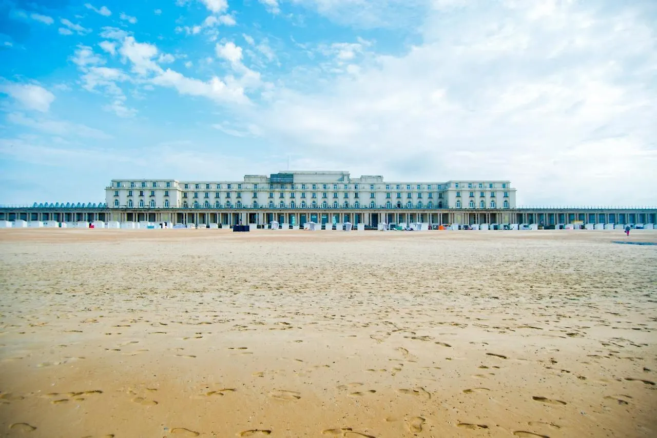 Seaview 3 Bedr Apartment - 8P - Oostende - Type Antwerpen85 - Frontal Seaview, Situated At The Beach 0*,  Belgien
